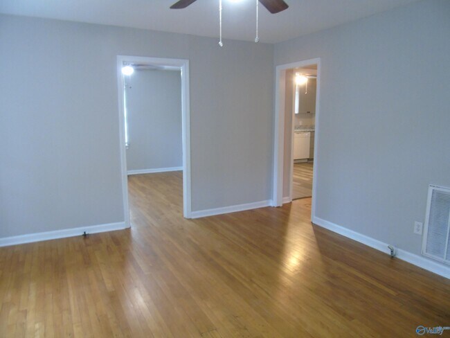 Foto del edificio - 1423 Stevens Ave NE