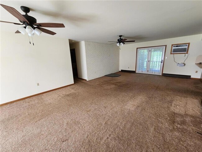 Building Photo - 523 Echo Lake Dr
