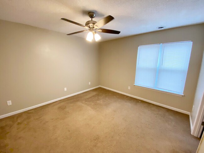Foto del edificio - 2526 Sapling Cir