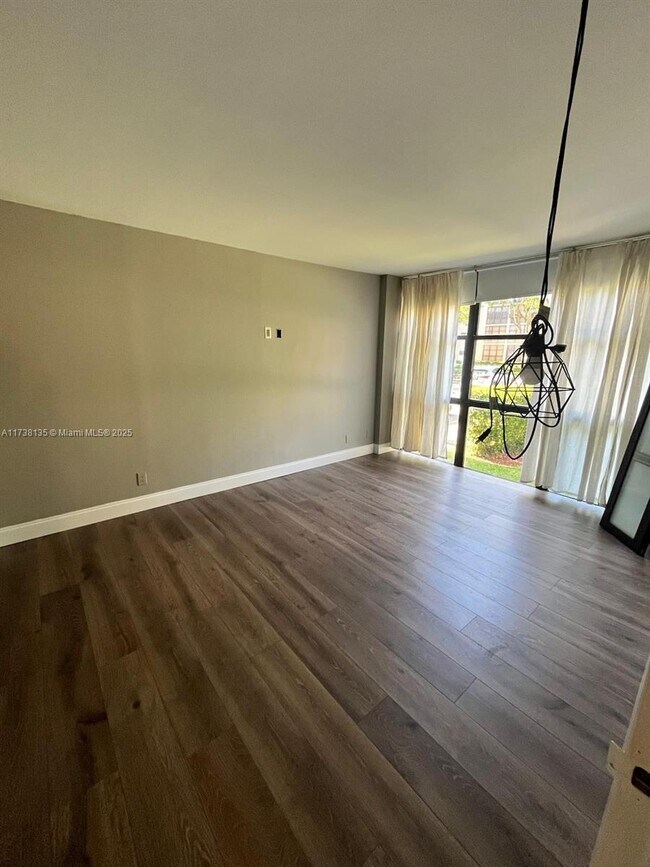 Foto del edificio - 16909 N Bay Rd