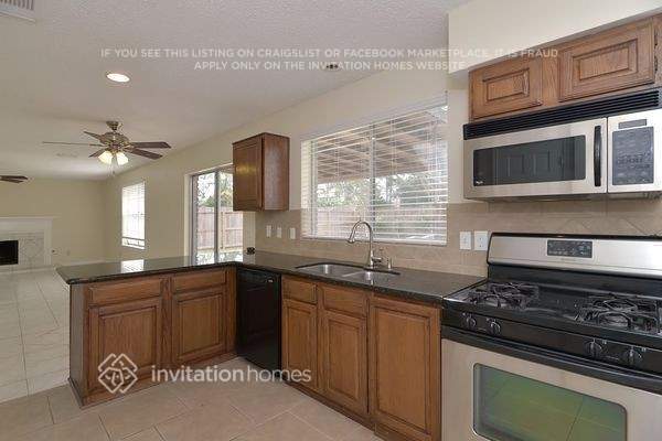 Foto del edificio - 11211 Rocky Mill Dr