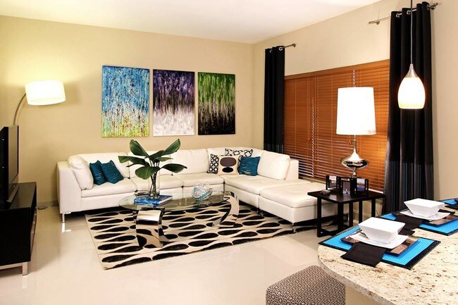 Foto del edificio - Impeccable Attention To Detail, 10ft Ceili...