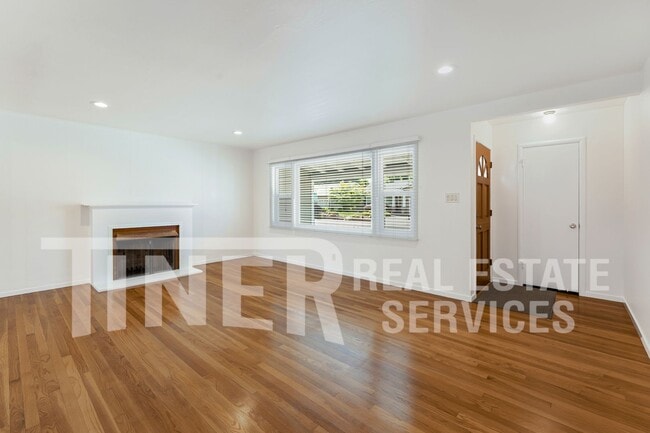 Building Photo - 541 Sandburg Dr