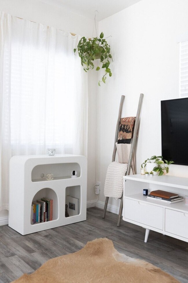 Building Photo - Charming 2BR House in Los Angeles