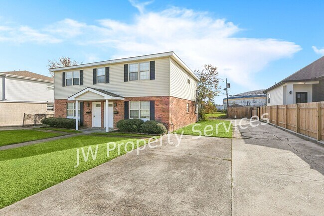 Foto del edificio - 2203-2203 Octavia Dr