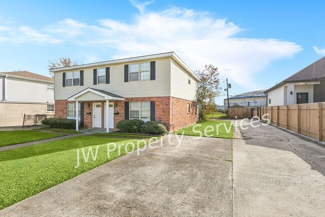 Building Photo - 2203-2203 Octavia Dr