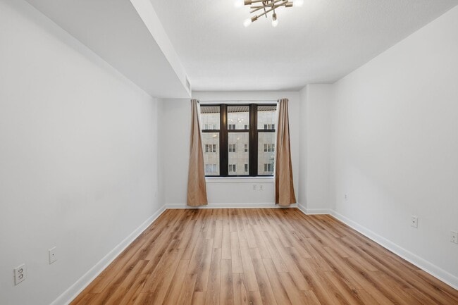 Building Photo - Penn Quarter Condo | Studio | 1 Bath | 450 Sf