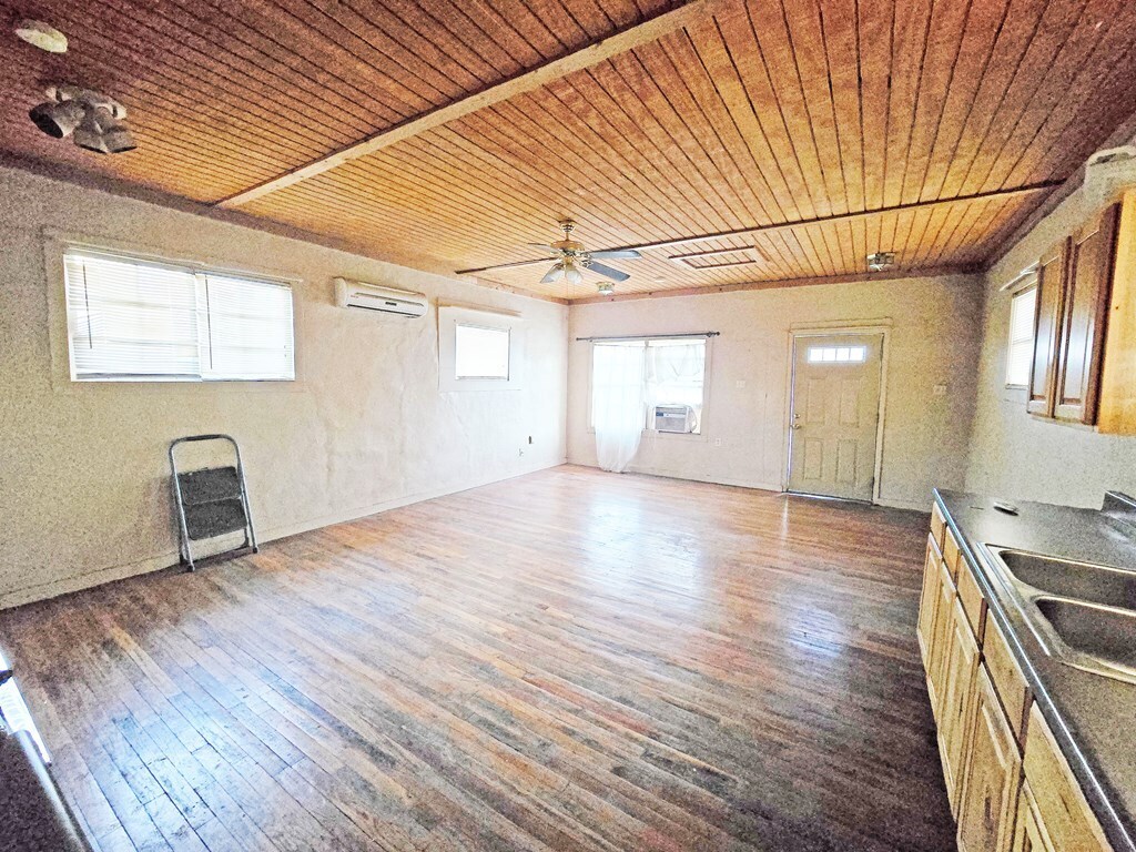 Foto del edificio - 706 W Ave E
