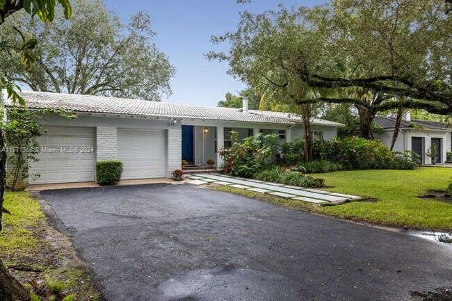 Building Photo - 1219 Aduana Ave