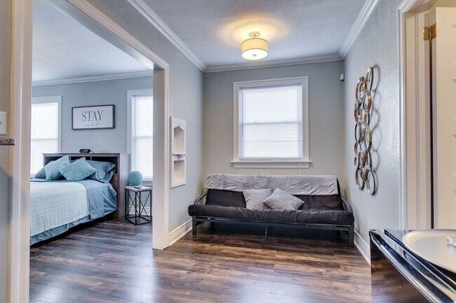 Foto del edificio - 717 Culbertson Dr