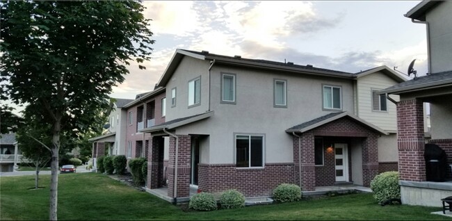 Building Photo - 9592 N Deerfield Ln