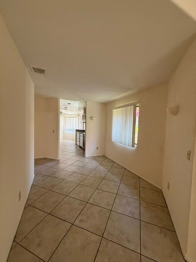 Building Photo - 52765 Avenida Diaz