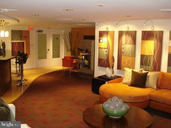 Foto del edificio - 915 E St NW