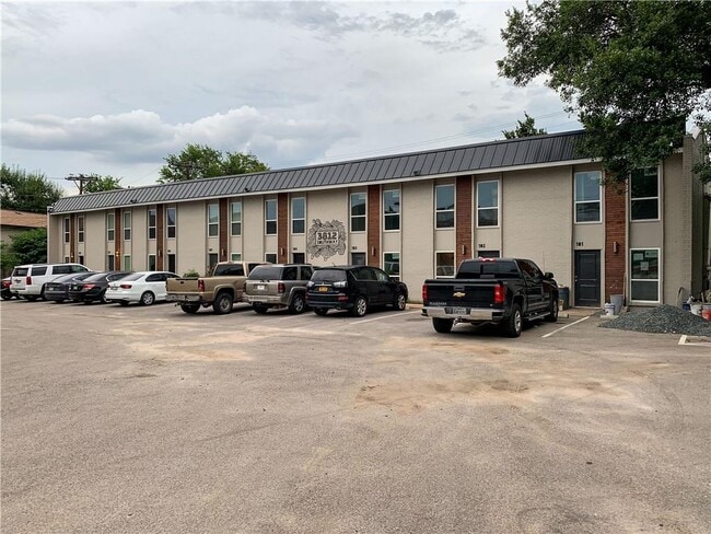 Foto del edificio - 3812 Southway Dr