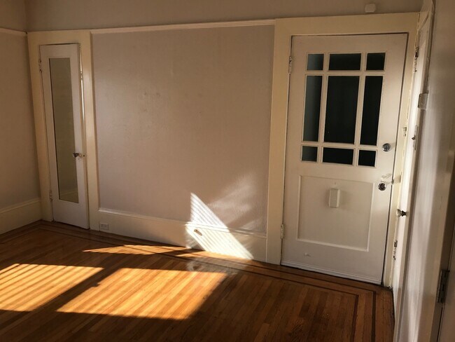 Building Photo - 804 Alvarado St
