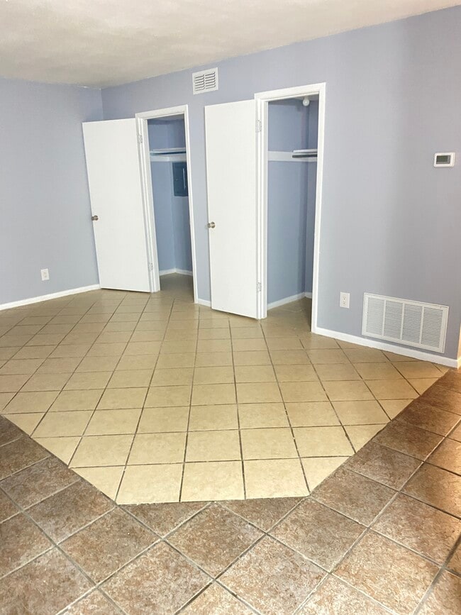 Foto del edificio - 1412 E Hillside Rd