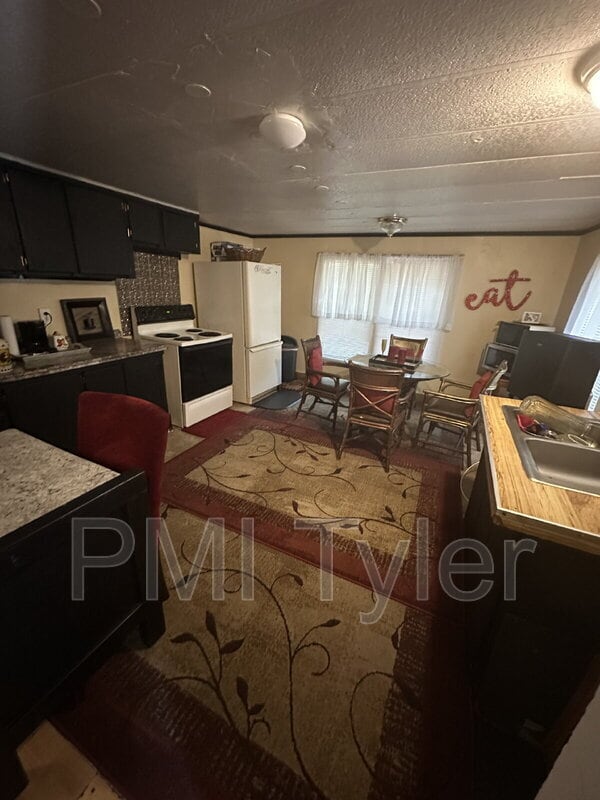 Building Photo - 117 Little Acorn Cove