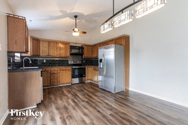 Building Photo - 460 Lullaby Blvd
