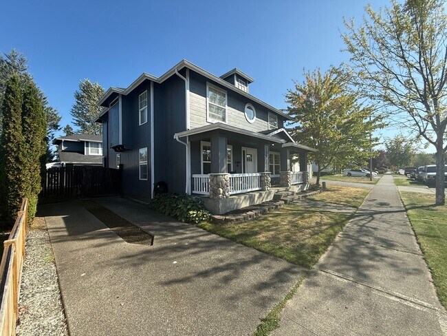 Foto del edificio - 15817 Lakeview Ave SE