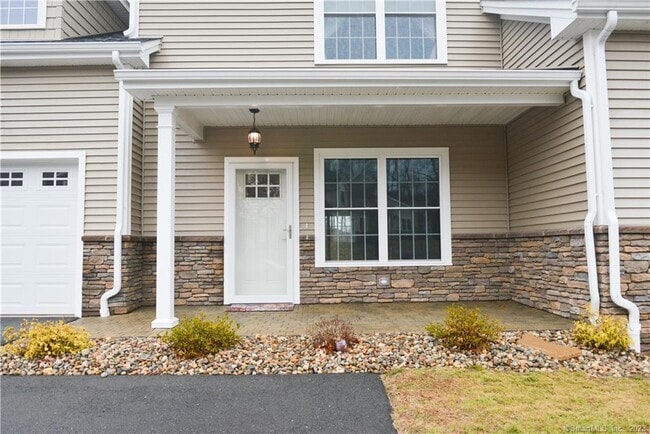 Building Photo - 17 Brookview Cir
