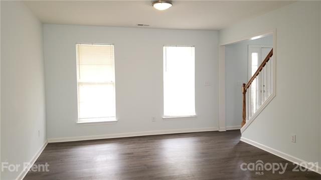 Foto del edificio - 11141 Carver Pond Rd