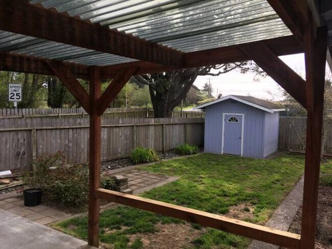 Building Photo - Lovely 3-Bedroom Duplex for Rent in McKinl...