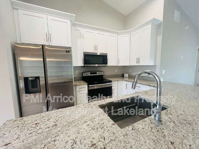 Foto del edificio - 3230 Baird Ave