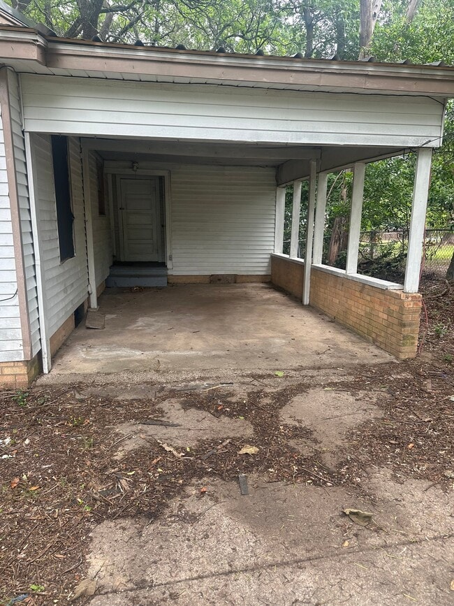 Building Photo - 305 Bowers Street