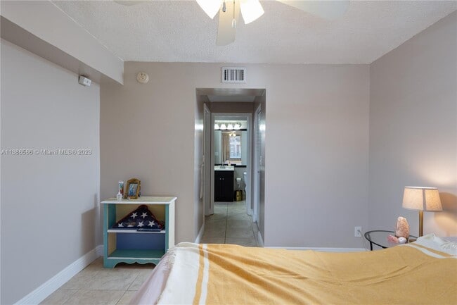 Foto del edificio - 706 NW 92nd Ave