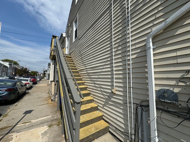 Building Photo - 1051 Ferry St