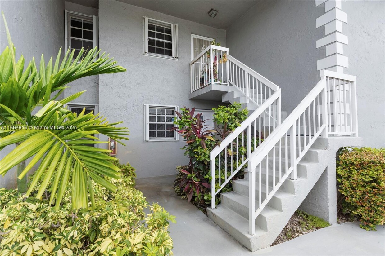 Foto principal - 434 NE 210th Cir Terrace