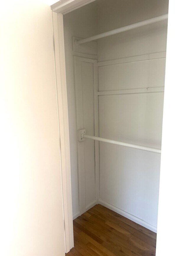 Foto del edificio - 1715 Chino St