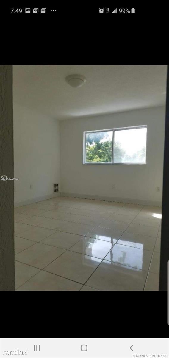 Foto del edificio - 445 SW 11th St