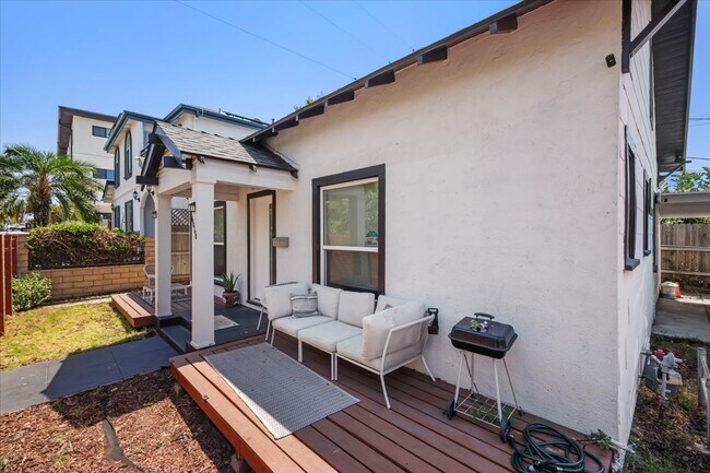 Foto del edificio - 4616 Rosewood Ave