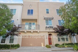 Building Photo - 1440 Suwerte Ave