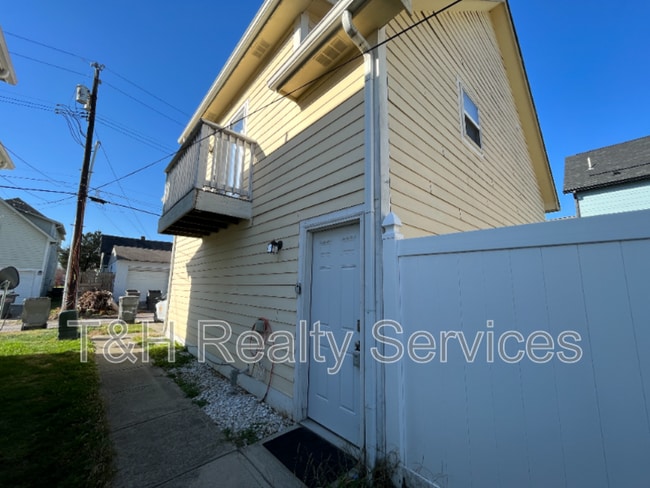 Building Photo - 2030 N College Ave