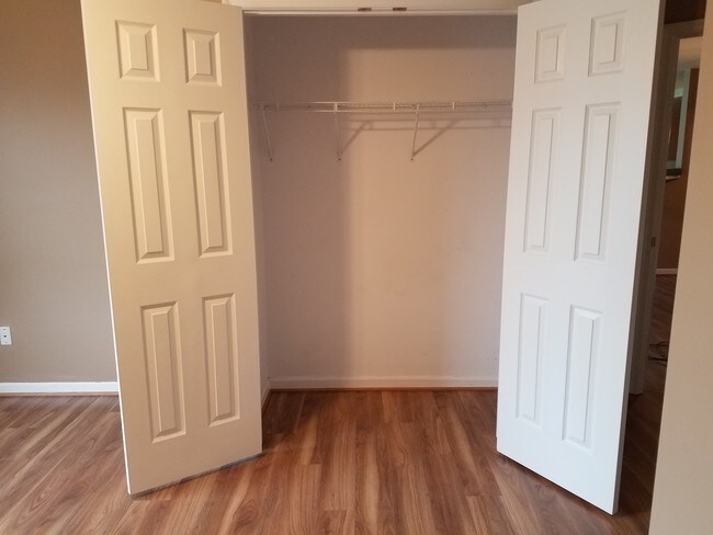 closet 2 - 11009 Kinship Ct