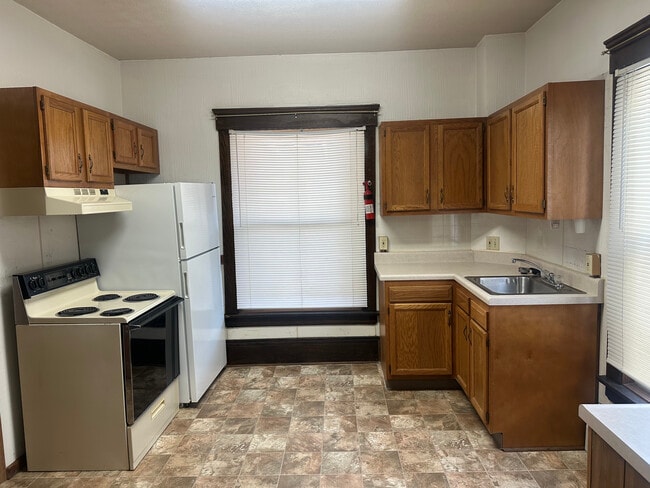 Building Photo - 400 Sumner St