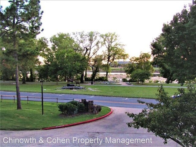Foto del edificio - 1545 Riverside Dr