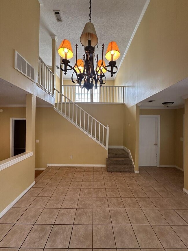 Foto del edificio - 924 Lawton Ct