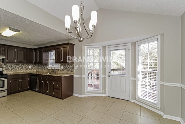 Foto del edificio - 106 Whitney Ln