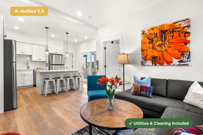 Foto principal - Furnished Bedroom with Private Bath in Mission Hill