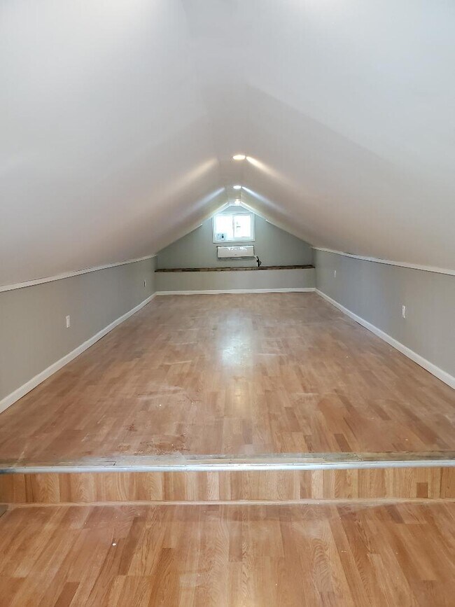 Upstairs Loft/Bonus Rm - 408 Spring St