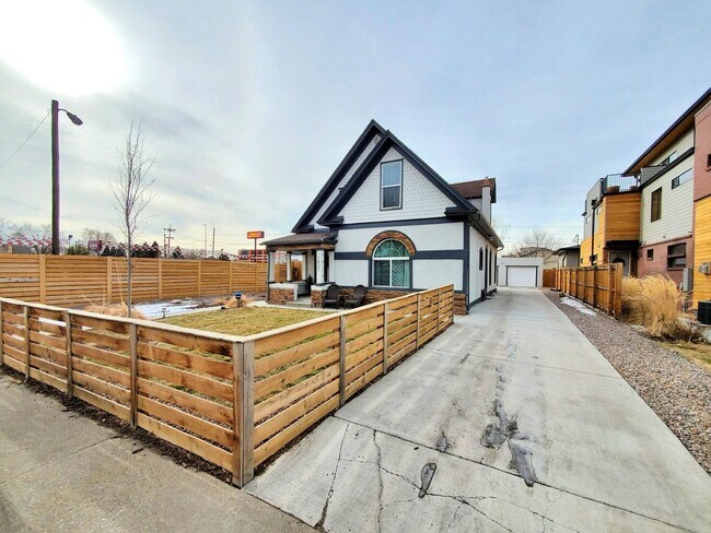 Building Photo - 1521 Utica St
