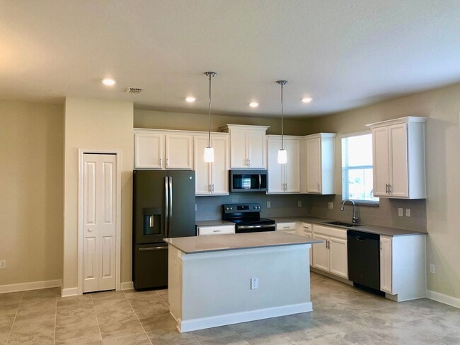 Building Photo - Townhome For Rent in Storey Lake - 3/2.5 w...