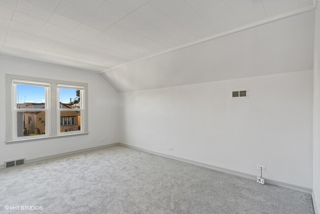 Foto del edificio - 4012 N Oketo Ave