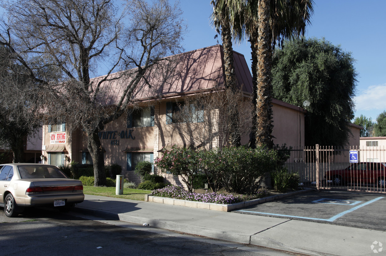 Building Photo - White Oak Apartments