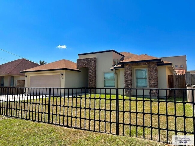 Foto del edificio - 216 Gilson Rd