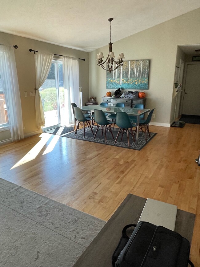 Dining Area - 822 Shamrock Ln