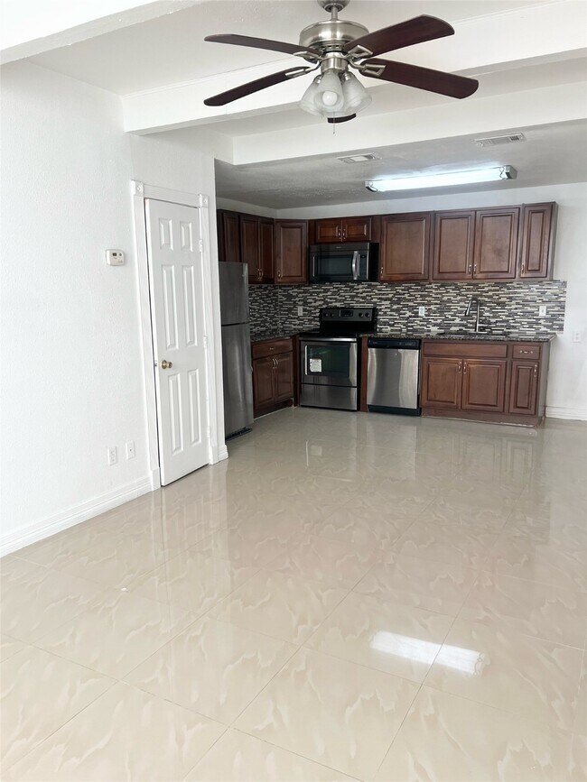 Building Photo - 5929 Queensloch Dr